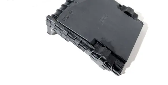 Audi A3 S3 8P Fuse box cover 1K0937132F 0417180061