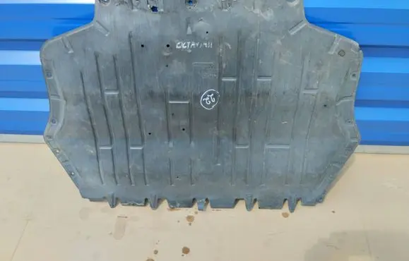 Skoda Octavia Mk2 (1Z) Engine splash shield/under tray 1K0825237AG