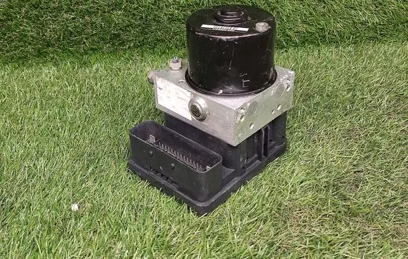 Ford Focus ABS Pump 8M512C405CA