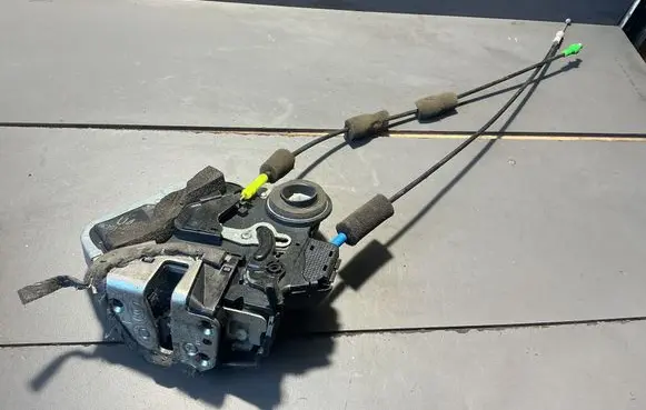 Lexus IS 220D-250-350 Front door lock A046693