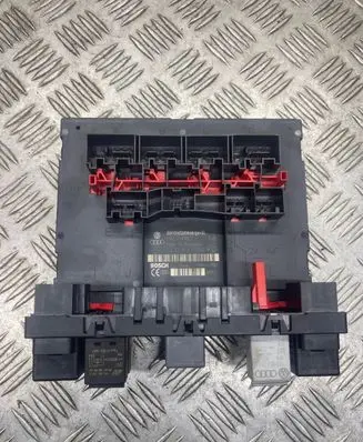 Volkswagen PASSAT B6 Fuse module 3C0937049D F005V00525 H37S1002
