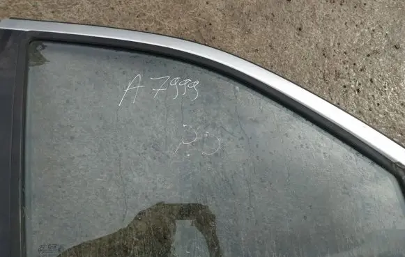 Hyundai Santa Fe Front door window glass four-door