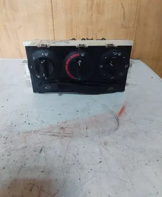 Mercedes-Benz A W168 Climate control unit 1688300385 0093098