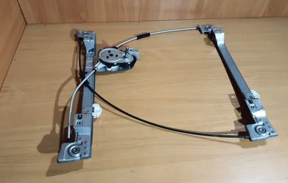 Renault Kangoo II Front door manual window regulator 