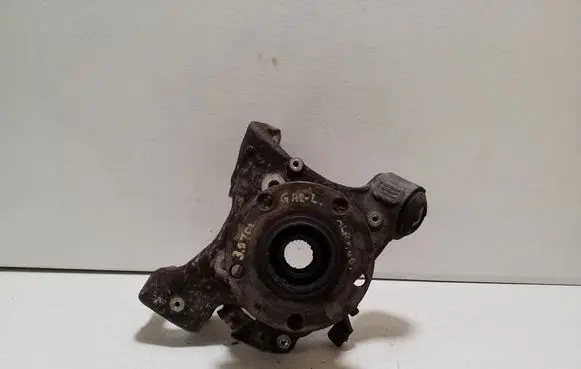 Rear wheel hub