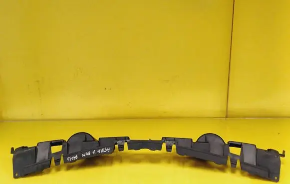 Opel Astra H Front bumper mounting bracket 13225772