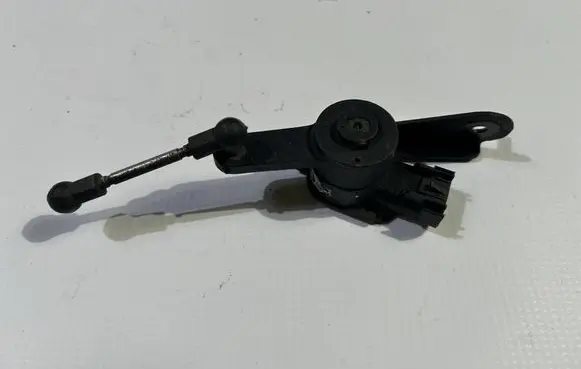 Dodge RAM Front air suspension height level sensor 92263793