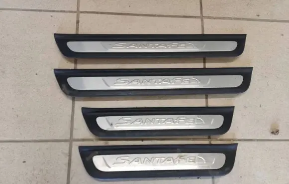 Hyundai Santa Fe Front sill trim cover 85883S1500