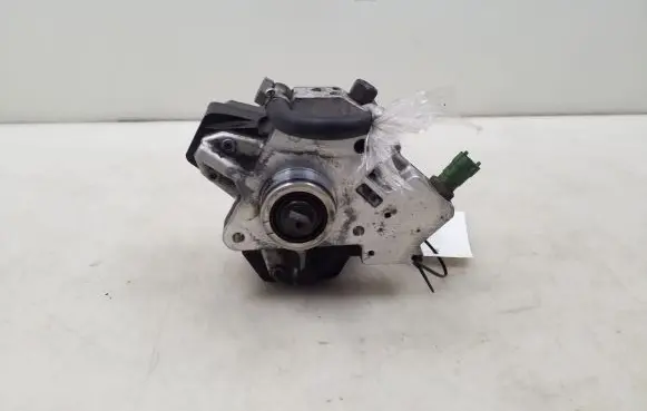 Volvo V70 Fuel injection high pressure pump 30756125