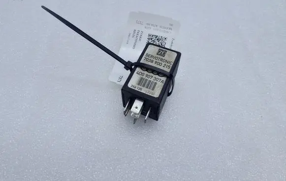 Audi A6 S6 C5 4B Glow plug pre-heat relay 7038900215 4D0907307A