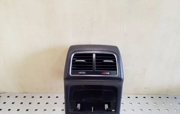 Rear air vent grill
