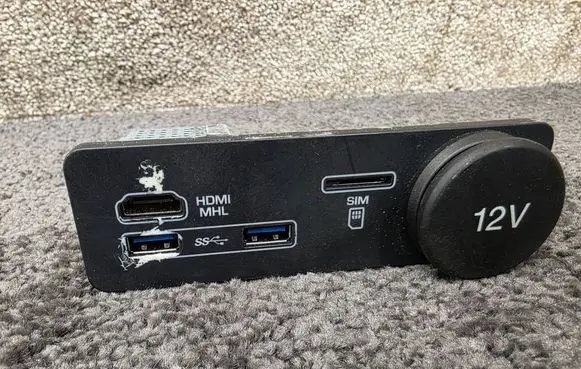 Land Rover Evoque I USB socket connector FW9319E110AD