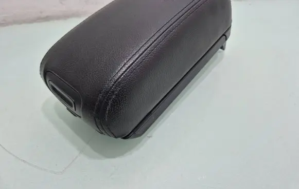 Hyundai Tucson JM Armrest 