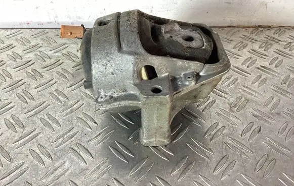 Porsche Macan (95B) Engine mount bracket 8R0199381