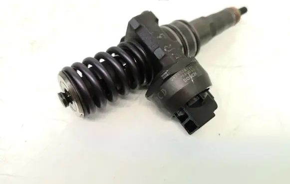 Volkswagen Golf I Fuel injector 038130073BA 0414720216