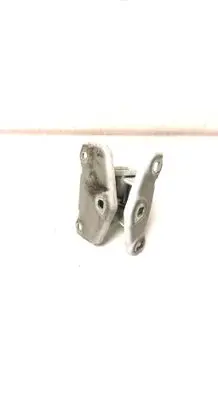 Opel Vivaro Loading door lower hinge 904108626R