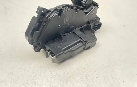 Volkswagen Golf VIII Rear glass lock/latch Q27 5TB837015E