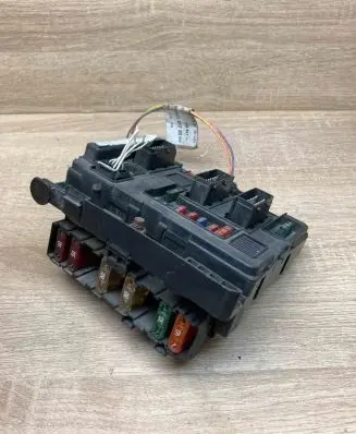 Citroen C5 Fuse module 9641141280