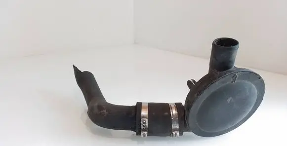 Volkswagen Golf IV Breather/breather pipe/hose 028129101D 3911170975