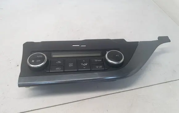 Toyota Auris E180 Climate control unit 75F542