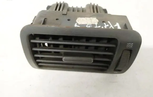 Skoda Octavia Mk1 (1U) Dash center air vent grill