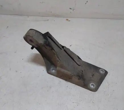 BMW X3 E83 Engine mounting bracket