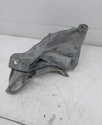 BMW 1 E81 E87 Engine mounting bracket 6764574 ENAC46000 681107
