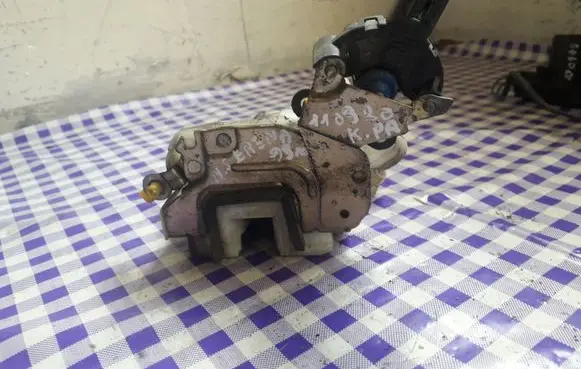 Nissan Serena Front door lock