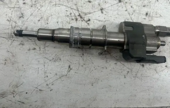BMW 1 E81 E87 Fuel injector 758904809