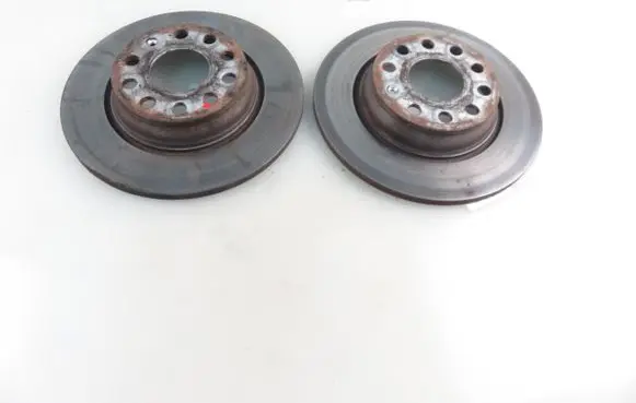 Volkswagen PASSAT B7 Rear brake disc