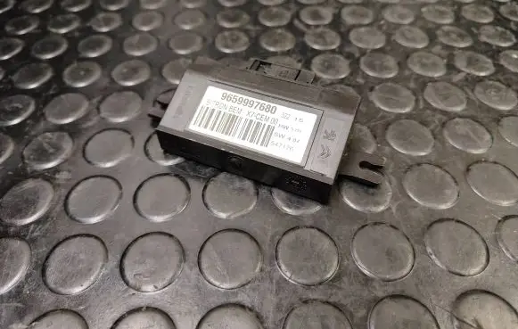 Citroen C4 II Door control unit/module 9659997680