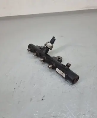 Mercedes-Benz A W176 Fuel main line pipe 175210651r