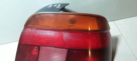 BMW 5 E39 Rear/tail lights 2VP00724002 8358032
