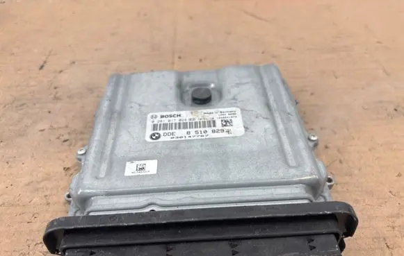 BMW 3 E90 E91 Engine control unit/module 0281017024 8510829 030147767