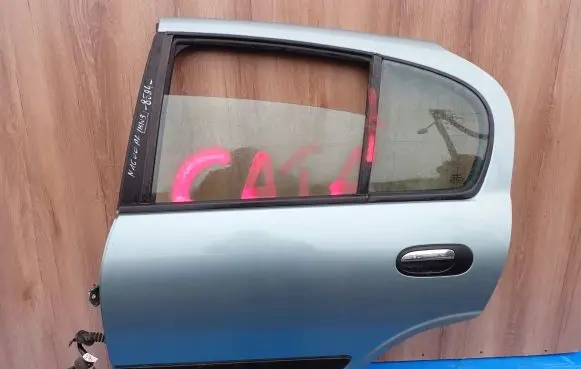 Nissan Almera N16 Front door