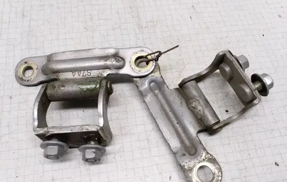 Honda Stream Tailgate/trunk/boot hinge