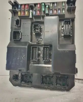 Peugeot 307 Fuse module 9651197680 9651196980 00100466140503