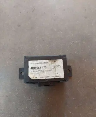 Audi A4 S4 B5 8D Alarm control unit/module 4B0951173