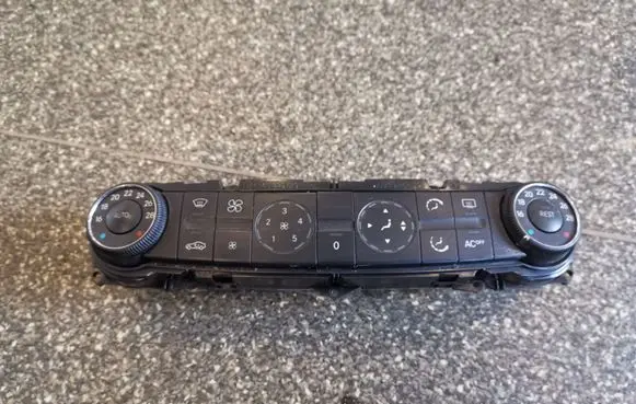 Mercedes-Benz E W211 Climate control unit 2118300385