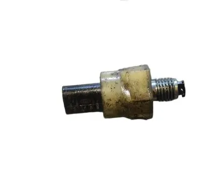 Jaguar XF X250 Oil pressure sensor G4D39S306AB 6PP010378