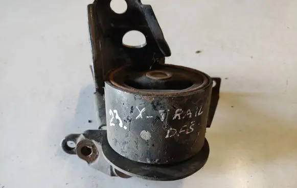 Nissan X-Trail T30 Engine mount bracket RN62490LB