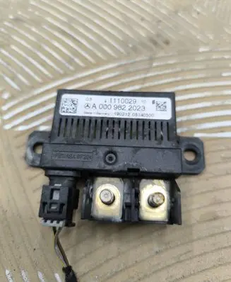 Mercedes-Benz GLK (X204) Charging relay 1110029 A0009822023