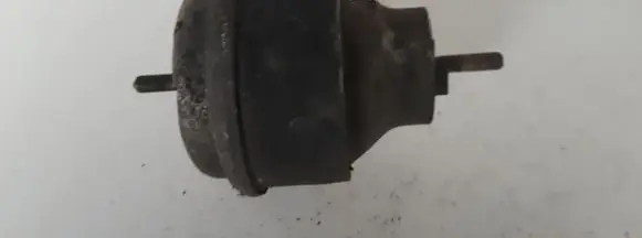 Volkswagen PASSAT B5.5 Engine mount bracket 8D0199379S