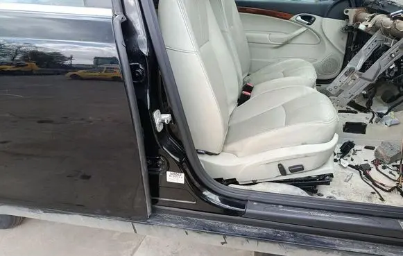 Cadillac BLS Pillar (middle)