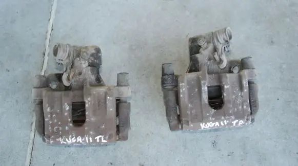 Ford Kuga II Rear brake caliper 163KM