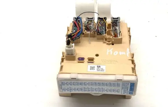 Toyota Auris E180 Other control units/modules 8273012X71