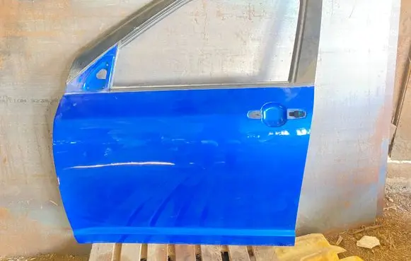 Suzuki Swift I Front door