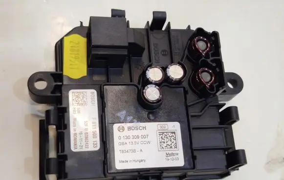 Mercedes-Benz C W205 Coolant fan relay 0130309007