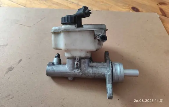 Volkswagen Golf V Master brake cylinder 1K1614019B 1K1611301C
