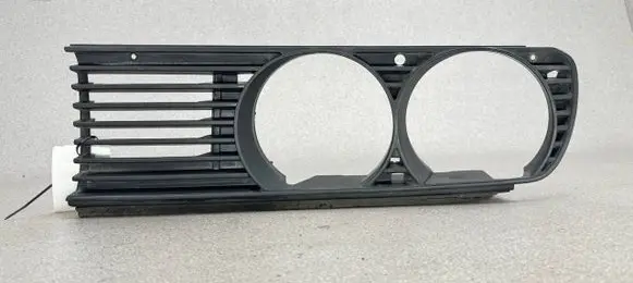 BMW 3 E30 Under headlight/headlamp trim 51131876092 1876092